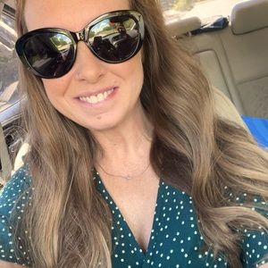 Meet your Posher, Adrienne